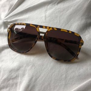 Tortoise print sunglasses